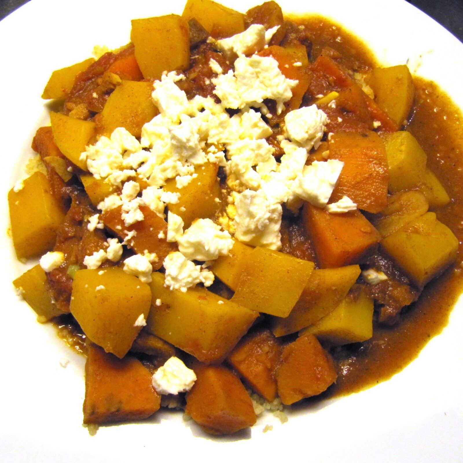Vegetarische stoof van pompoen en zoete aardappel
