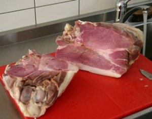 Ham doorsnijden voor weken en koken