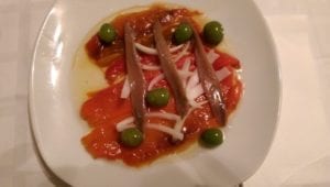 Uit eten in Spanje - El Yelmo - gegrilde paprika met ansjovis
