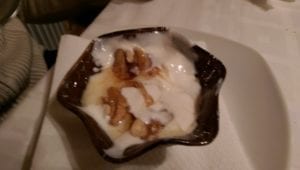Uit eten in Spanje - El Yelmo - hangop met honing en walnoten