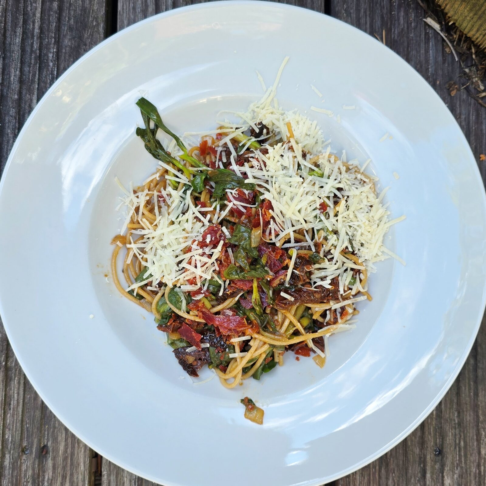 Pasta met postelein en zongedroogde tomaat