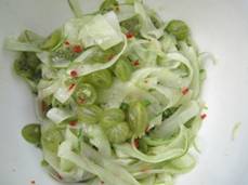 Kruisbessen-komkommersalade 2.jpg